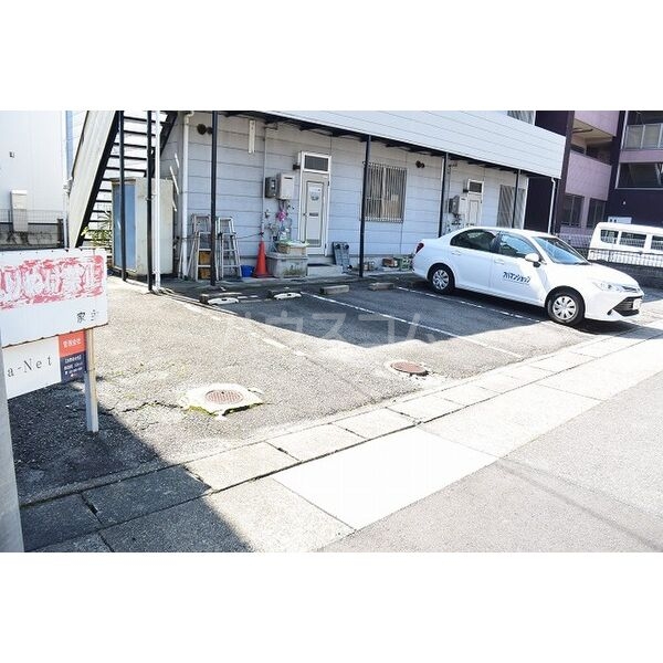 21/28 駐車場