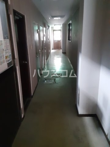 19/27 エントランス