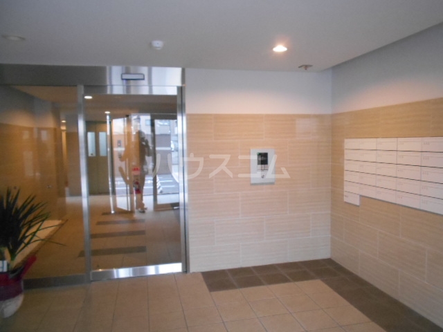 21/30 エントランス