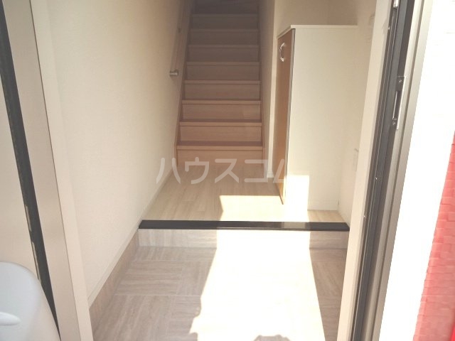 22/27 エントランス