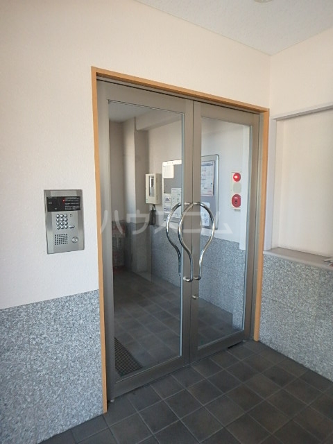 22/29 エントランス