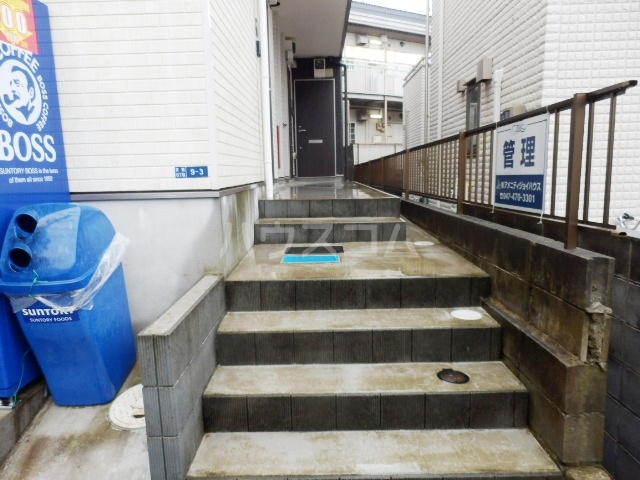 22/30 エントランス