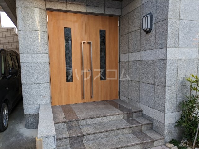 28/30 エントランス