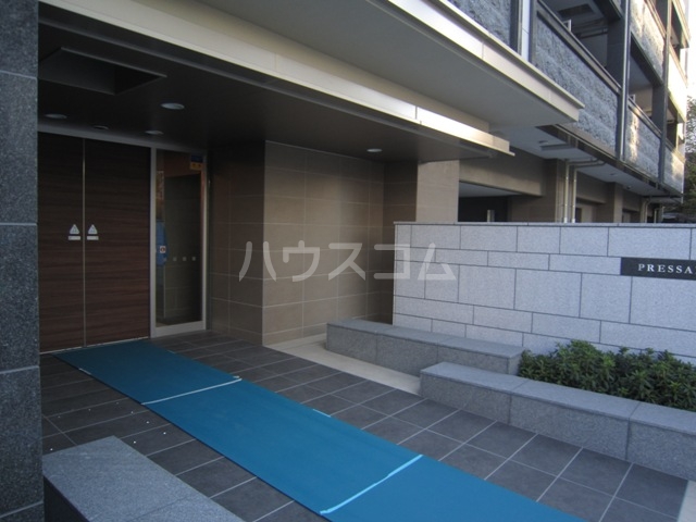 23/30 エントランス