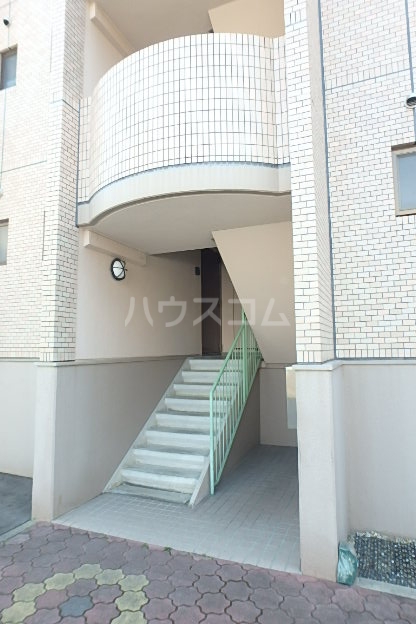 20/21 エントランス