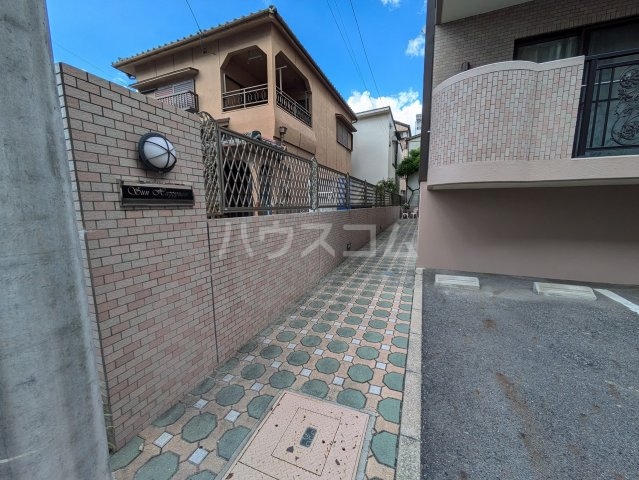 23/30 エントランス