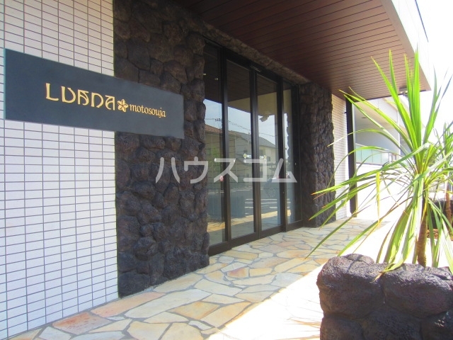 27/29 エントランス