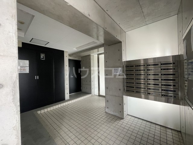 18/24 エントランス