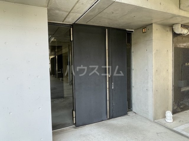 27/30 エントランス