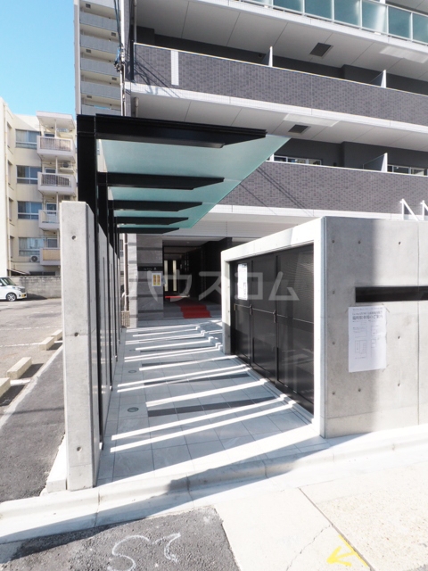 21/30 エントランス