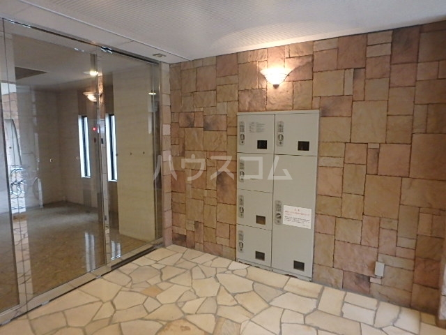 23/30 エントランス