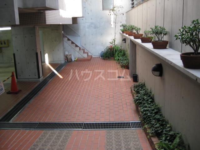 13/21 エントランス