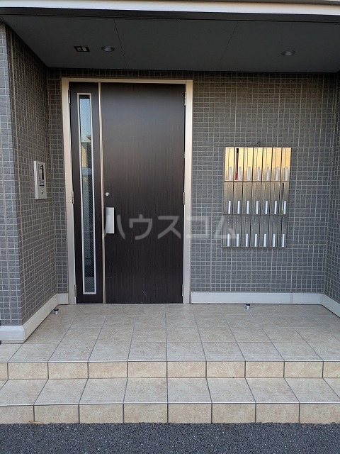 27/30 エントランス