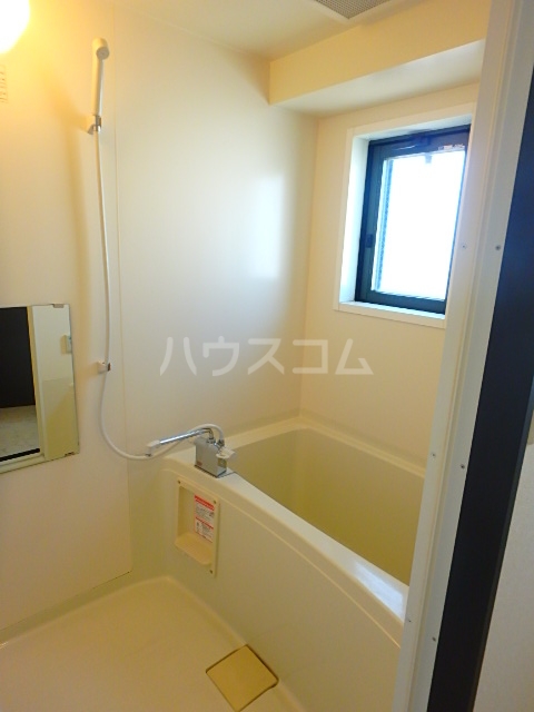 13/27 浴室