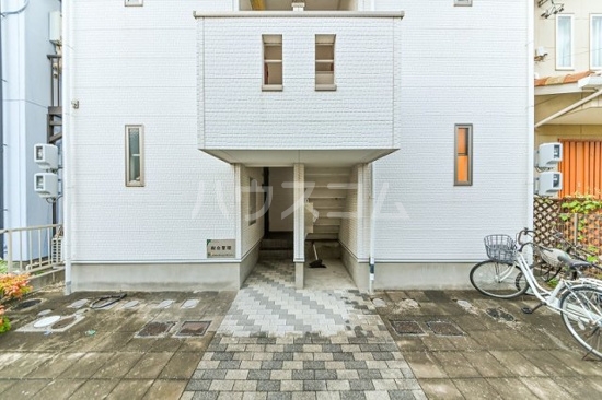 13/22 エントランス