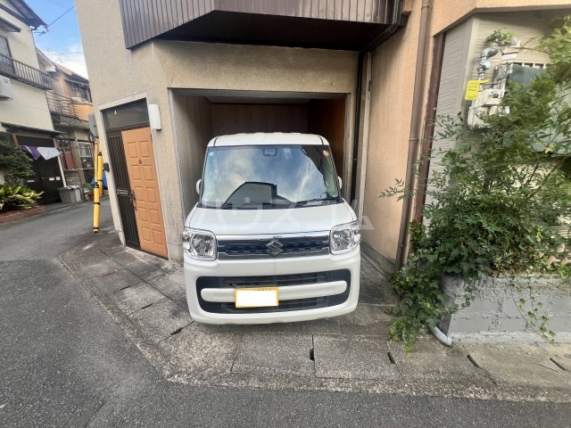 23/30 駐車場