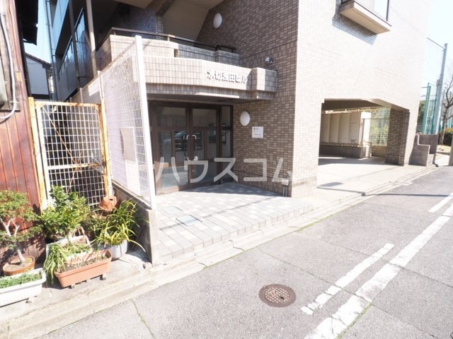 19/30 エントランス