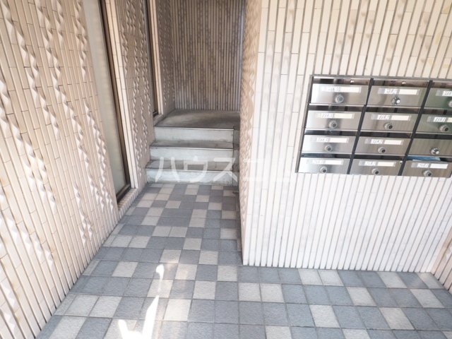 20/30 エントランス