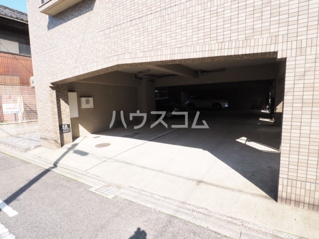 21/30 エントランス