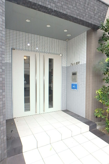 21/30 エントランス