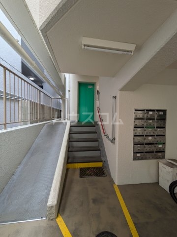 23/24 エントランス