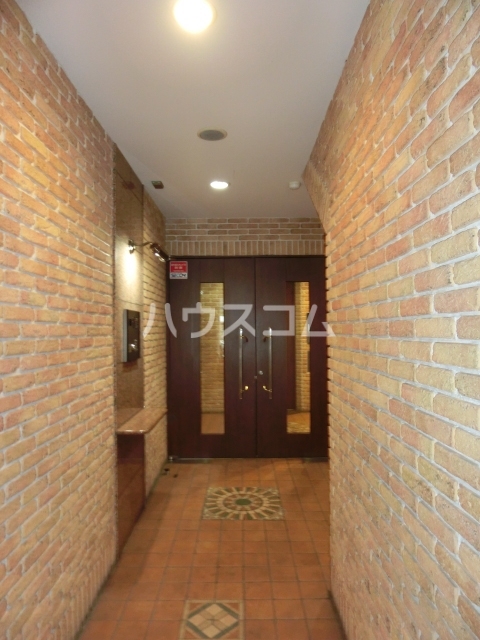 18/20 エントランス