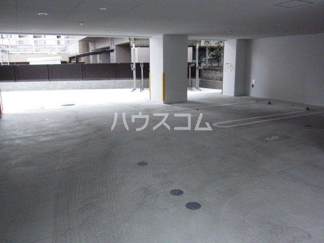 27/30 駐車場