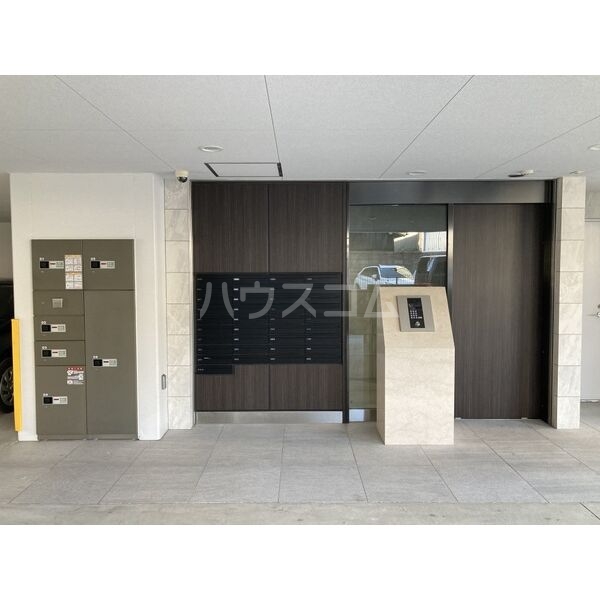 18/26 エントランス