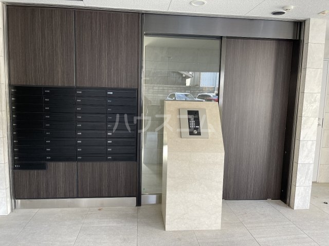 27/30 エントランス