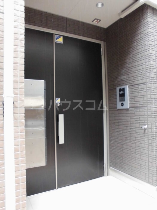 16/17 エントランス