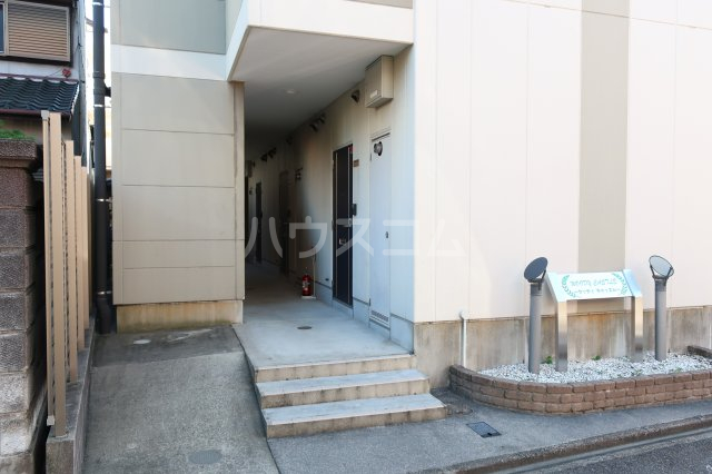 21/23 エントランス