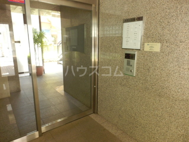 27/30 エントランス