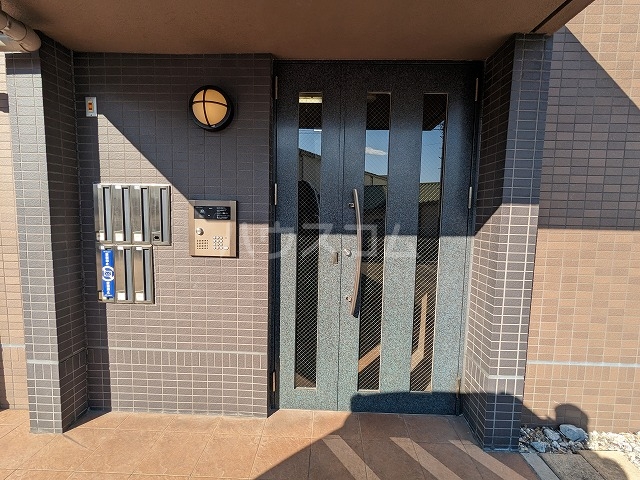 25/30 エントランス