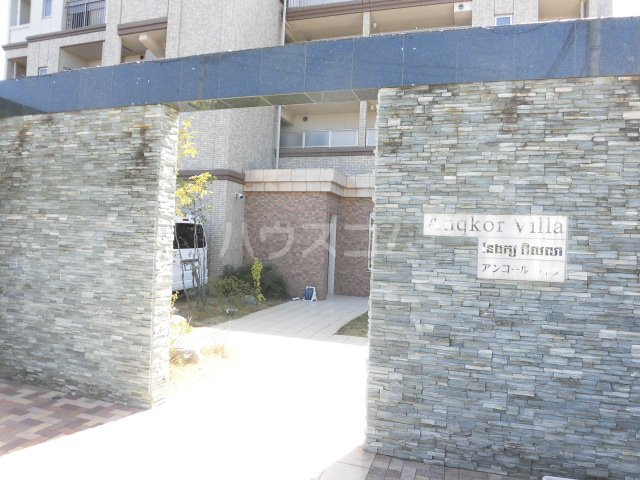 19/27 エントランス