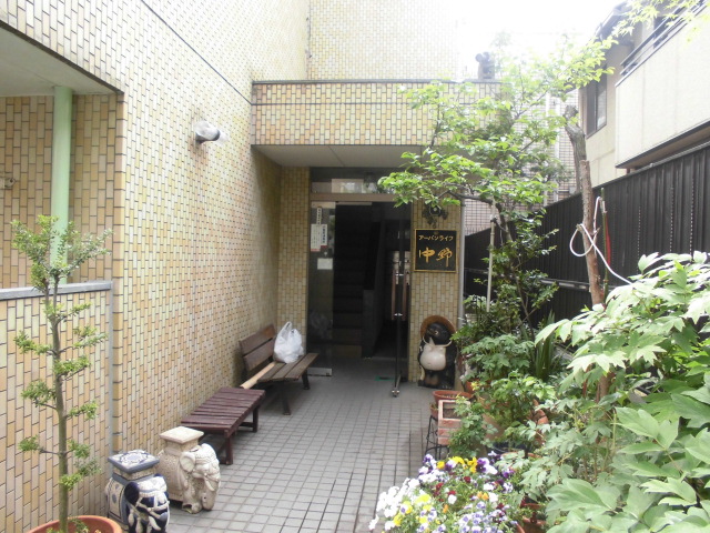 21/22 エントランス