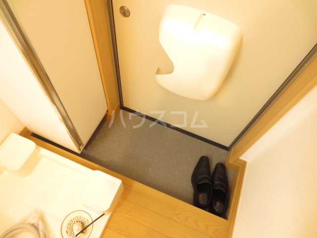 16/23 エントランス