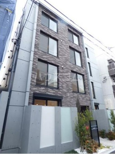 18/27 エントランス