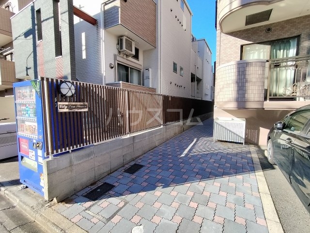 23/30 エントランス