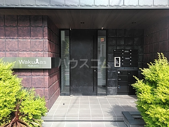 26/30 エントランス