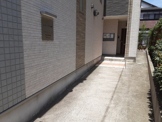 25/30 エントランス