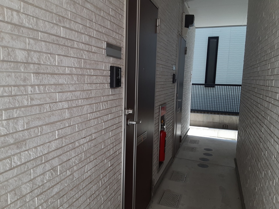 26/30 エントランス