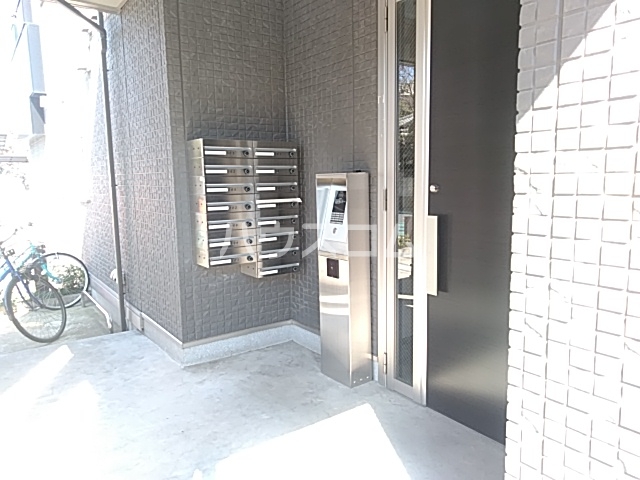 18/21 エントランス