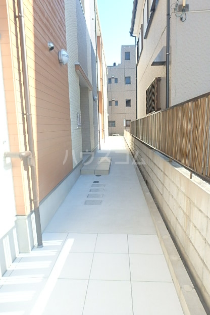 22/28 エントランス