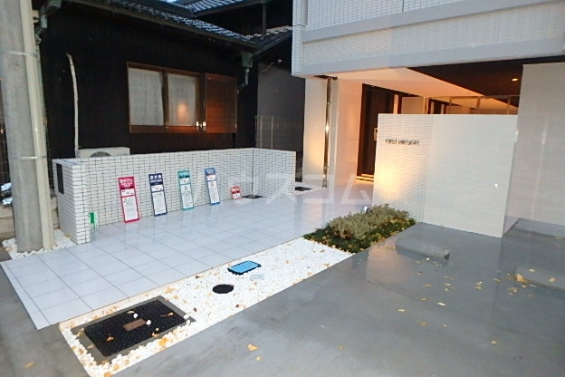 21/29 エントランス