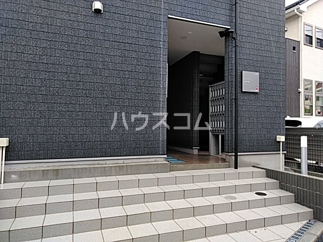 28/30 エントランス