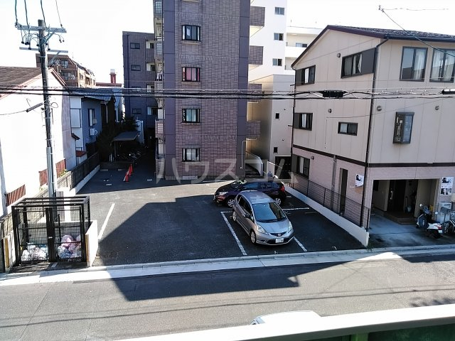 22/28 駐車場