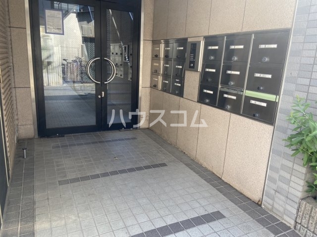 16/25 エントランス