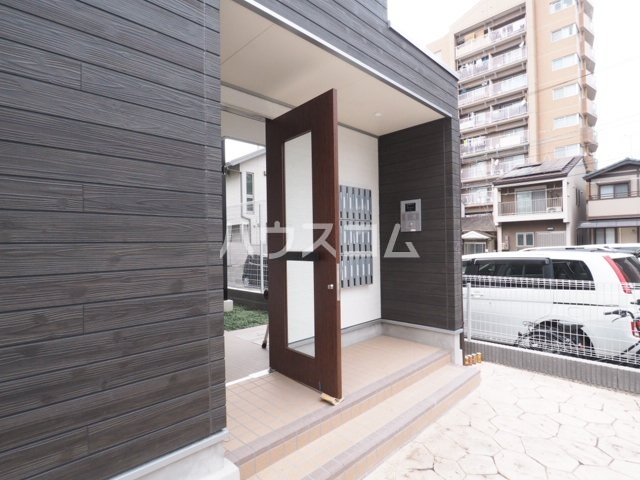 24/30 エントランス