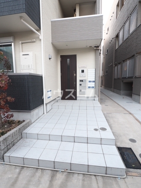 25/30 エントランス