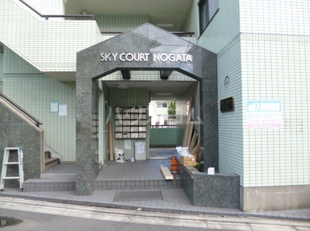 18/21 エントランス